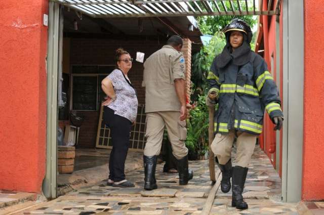 Inc&ecirc;ndio destr&oacute;i quarto de alojamento onde morava idosa na Ipiranga