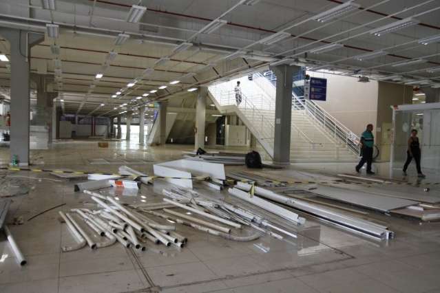 Justi&ccedil;a nega bloqueio de dinheiro e d&aacute; 10 dias para lojistas deixar shopping