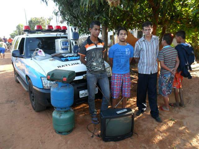  PM flagra adolescentes de 14 anos comandando boca de fumo no Itamarac&aacute;