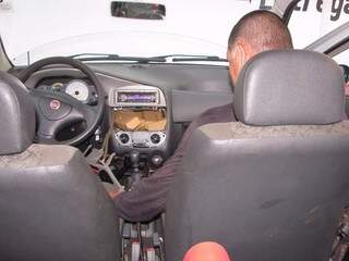 Traficantes escondem droga até no painel de carros (Foto: Divulgação)