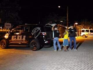 Autor do crime foi levado a Deam por policiais do GOI (Foto: Kleber Clajus)