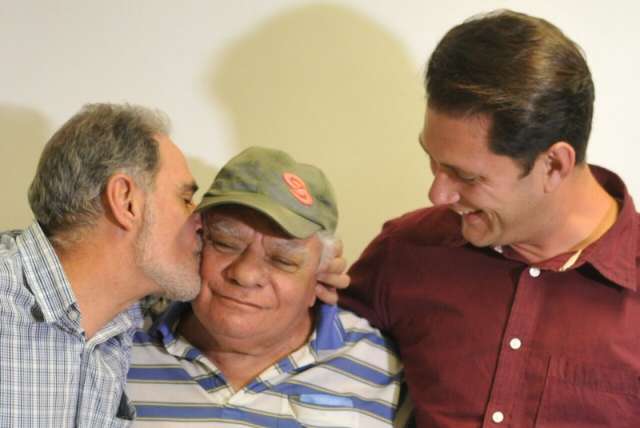 Ap&oacute;s tr&ecirc;s d&eacute;cadas, fam&iacute;lia se reencontra por insist&ecirc;ncia de neto
