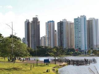 Tarde de domingo no Parque das Nações Indígenas; infraestrutura urbana é um dos destaques de Campo Grande (Foto: Marcos Ermínio)