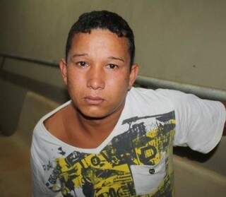 Thiago foi levado para Polícia Civil para ser autuado em flagrante. (Foto: 94 FM)