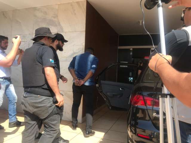 T&eacute;cnico e estudante s&atilde;o presos com imagens de crian&ccedil;as nuas e de estupro