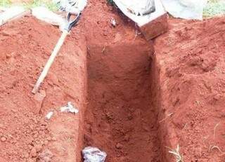 Corpo foi furtado de cemitério menos de 24 horas depois de ser enterrado (Foto: Buriti News)
