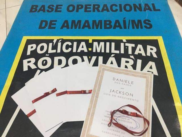 Casal erra data de casamento e acaba preso com 124 quilos de maconha 