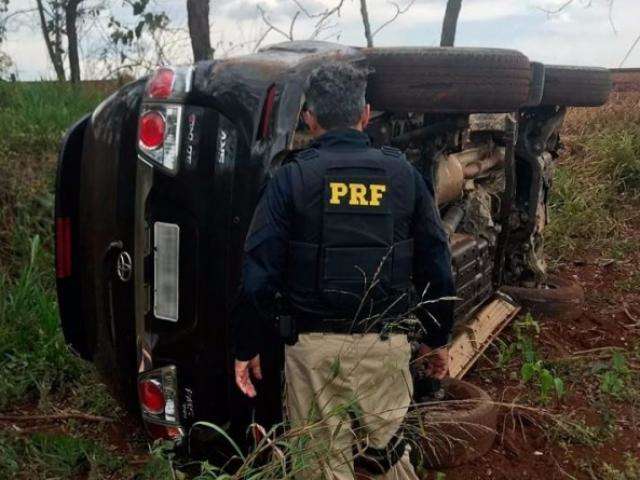 Suspeito &eacute; preso ap&oacute;s tombar ve&iacute;culo roubado em SP na BR-163