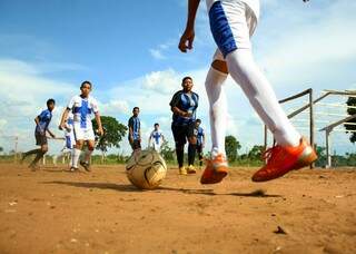 Futebol é usado para mudar realidade de bairro marcado pela violência e drogas na Capital (Foto Marcos Ermínio)
