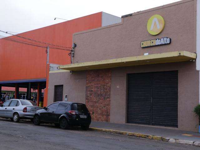 N&uacute;mero de igrejas cresceu quase dobro que o de ind&uacute;strias em 9 anos