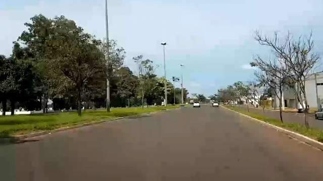 Avenida Consul Assaf Trad. Duas ou tr&ecirc;s faixas? Confus&atilde;o gera acidentes