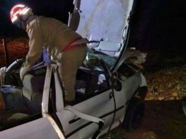 Jovem perde controle de carro e morre em acidente na MS-274