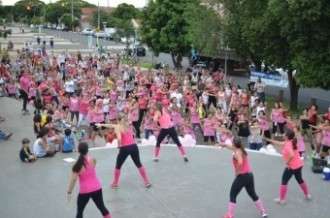 Funesp realiza 1&ordm; aul&atilde;o de gin&aacute;stica na Orla Morena com o tema &ldquo;Carnaval&rdquo;