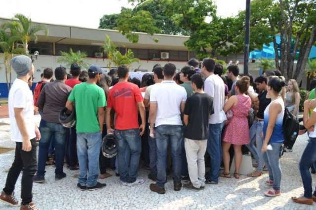 Universidade esquece de adiantar rel&oacute;gio e vestibular atrasa uma hora