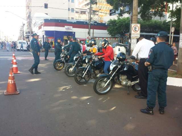 PM apreende 36 ve&iacute;culos em &quot;festa de blitze&quot; que comemora anivers&aacute;rio