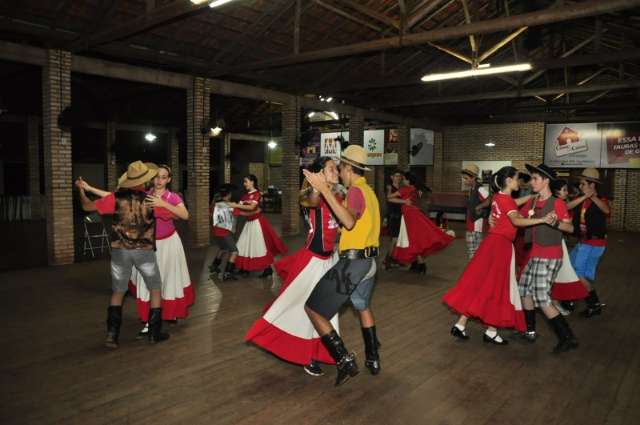 Ga&uacute;chos comemoram a Semana Farroupilha com chimarr&atilde;o e churrasco 