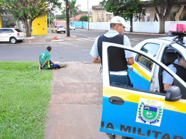  Morador de rua causa confus&atilde;o e acidente na avenida Afonso Pena