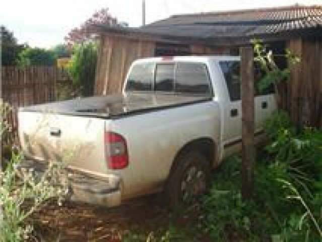  Motorista perde controle de S-10, que invade casa em Paranhos