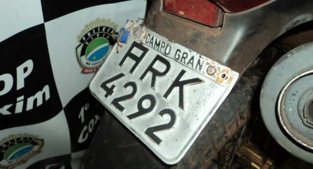  Pol&iacute;cia apreende moto que pode ter sido usada em roubo a malote com R$ 263 mil