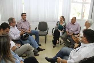 Prefeitura sinaliza proposta e tenta acordo com m&eacute;dicos para por fim a greve