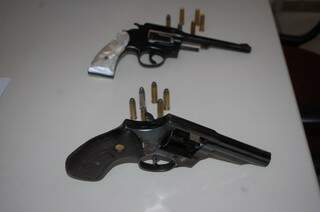 Armas foram encontradas nas casas dos suspeitos (Foto: Simão Nogueira)