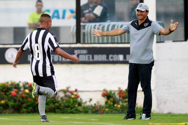 Botafogo joga mal mas vence o Boavista com gol aos 45 do segundo tempo 