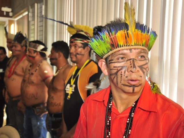 &Iacute;ndios exigem manter &aacute;reas e audi&ecirc;ncia com Dilma para tr&eacute;gua