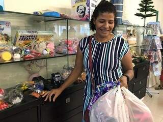 &Uacute;ltimo bazar AACC tem de passarinho de lou&ccedil;a a R$ 15 a boneca de R$ 350