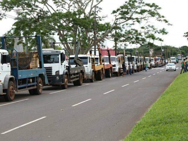Motoristas voltam a Afonso Pena em protesto contra interdi&ccedil;&atilde;o de aterro