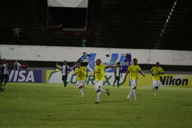 Come&ccedil;a amanh&atilde; briga por um lugar na semifinal do campeonato estadual