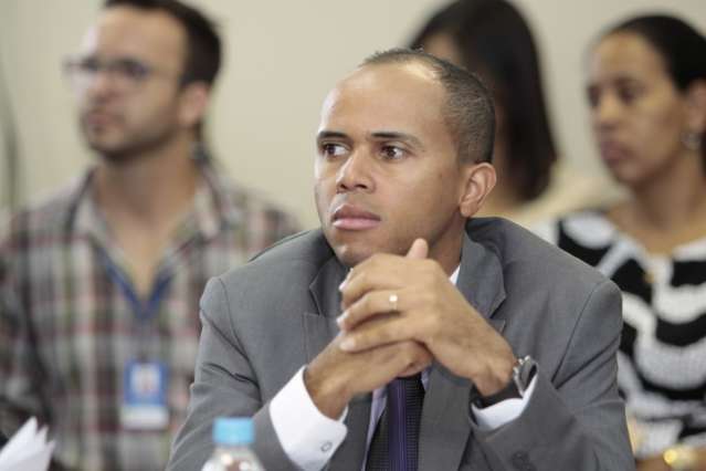 Assediado e amea&ccedil;ado de expuls&atilde;o, Chocolate decide continuar no PP