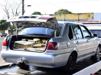 Homem &eacute; preso ao ser flagrado com 275 quilos de maconha pela a MS-395