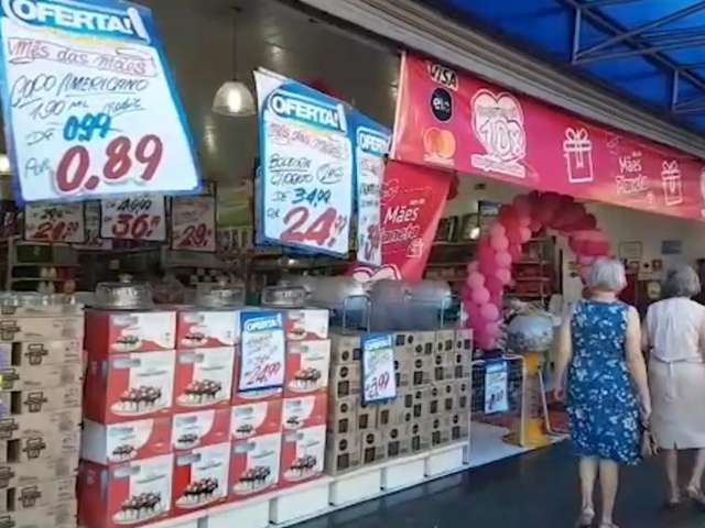 Dia das M&atilde;es &agrave; vista: clientes aproveitam dia tranquilo para pesquisar pre&ccedil;os