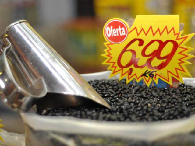  Feij&atilde;o &ldquo;salga&ldquo; no bolso do consumidor e sobe 76% em Campo Grande