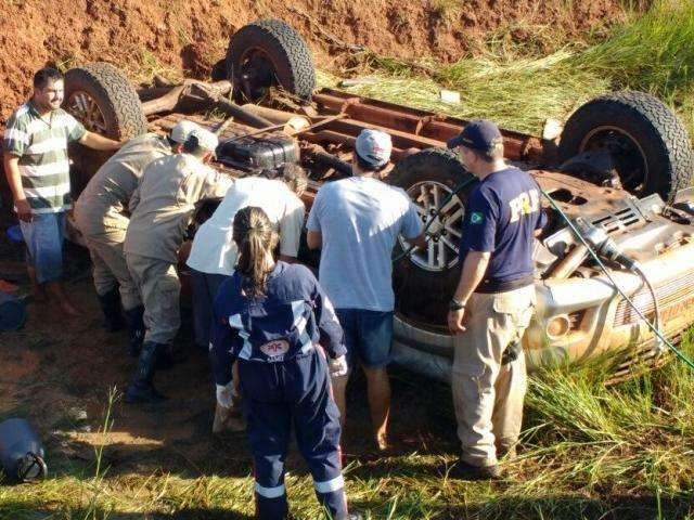 Homem que capotou caminhonete na BR-463 morre no hospital 
