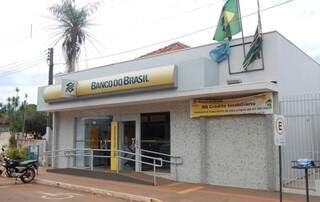 Única agência do banco na cidade ficou sem realizar operações hoje  (Foto: Germino Roz/Nova News )