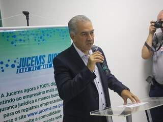 Reinaldo Azambuja, governador do Estado, durante discurso. (Foto: Paulo Francis).