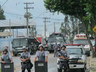 Policiais fecharam área do Pinheirinho. (Foto: Hiure Queiroz)