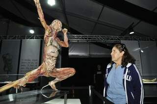 Luzia Santana, apesar de ser médica, ficou curiosa e apareceu hoje para ver a exposição.