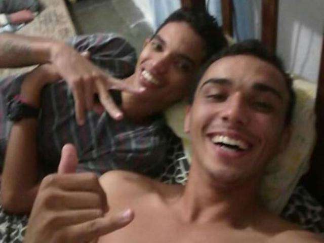Dupla que fugiu de delegacia se entrega ap&oacute;s comemorar em rede social
