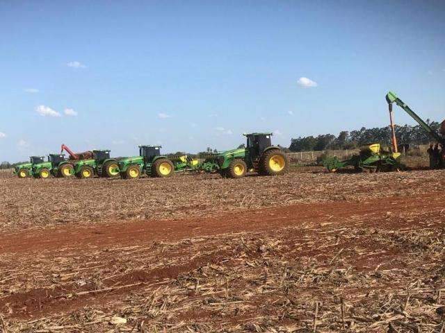 Ap&oacute;s semana chuvosa, agricultores intensificam plantio de soja em MS