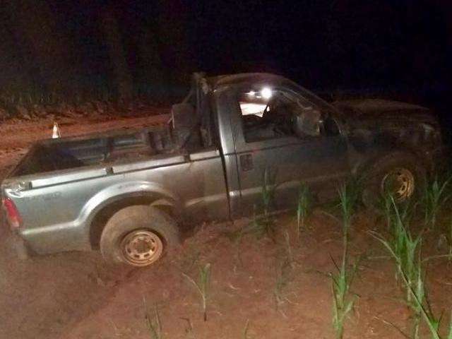 Após pneu estourar, caminhonete capota e mata criança de 7 anos