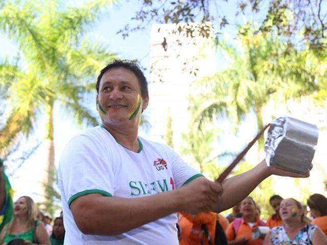 Cai pela metade o n&uacute;mero de grevistas nas escolas de Campo Grande