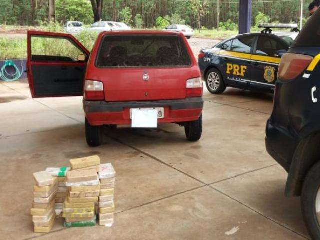 Casal &eacute; preso em rodovia com 48kg de coca&iacute;na em fundo falso de ve&iacute;culo 