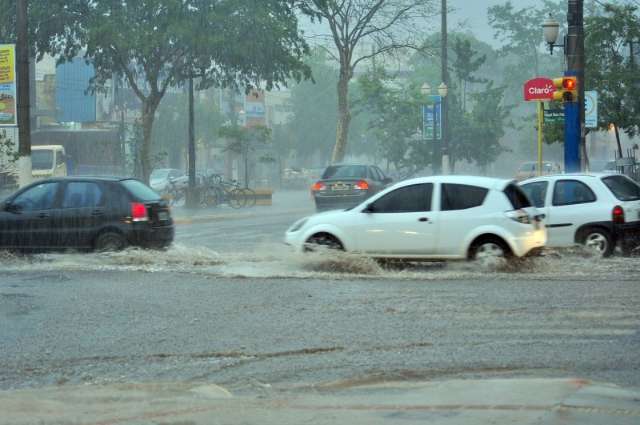 Após calorão chuva derruba temperatura e traz alívio a produtores