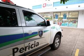 Bandido fica uma hora em farm&aacute;cia, desliga alarme e furta cofre