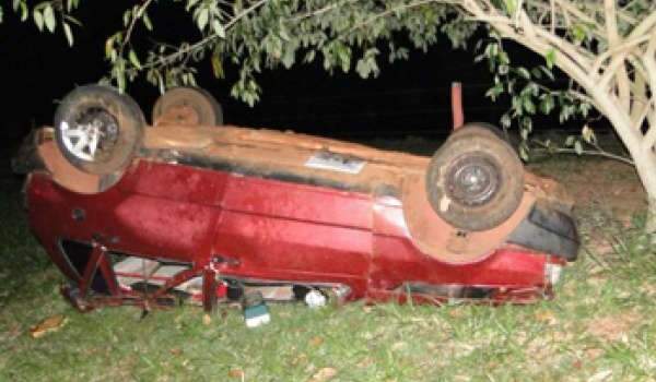  Motorista morre e tr&ecirc;s ficam feridos  em capotagem na MS-376 em Deod&aacute;polis