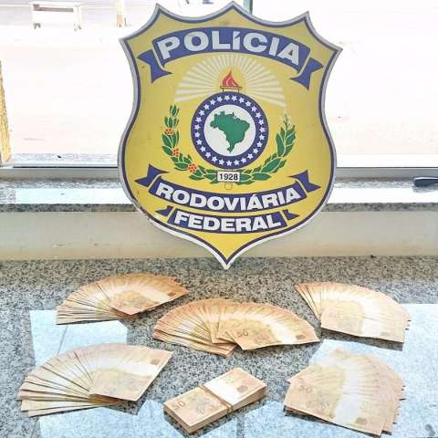 PRF apreende  quase R$ 19 mil em c&eacute;dulas falsas de R$ 50,00