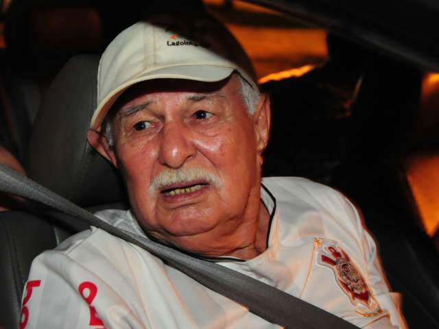  Aos 80 anos, torcedor simboliza a alegria pelo t&iacute;tulo da Libertadores