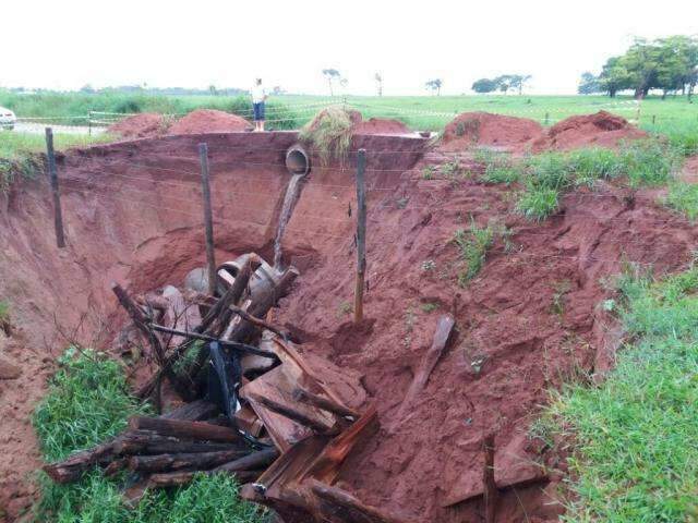 Chuva atrapalha obras de recupera&ccedil;&atilde;o de estradas interditadas